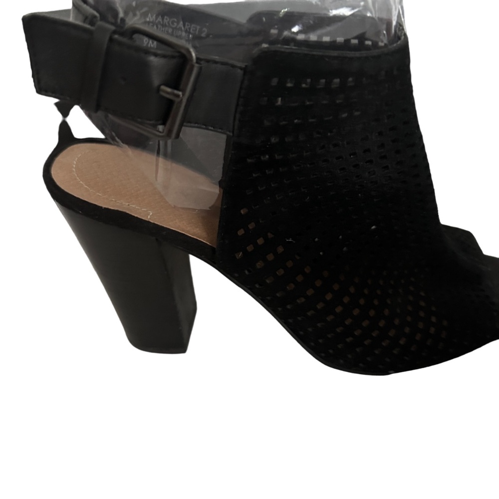 Tahari Margaret Sandal - Picture 14 of 15